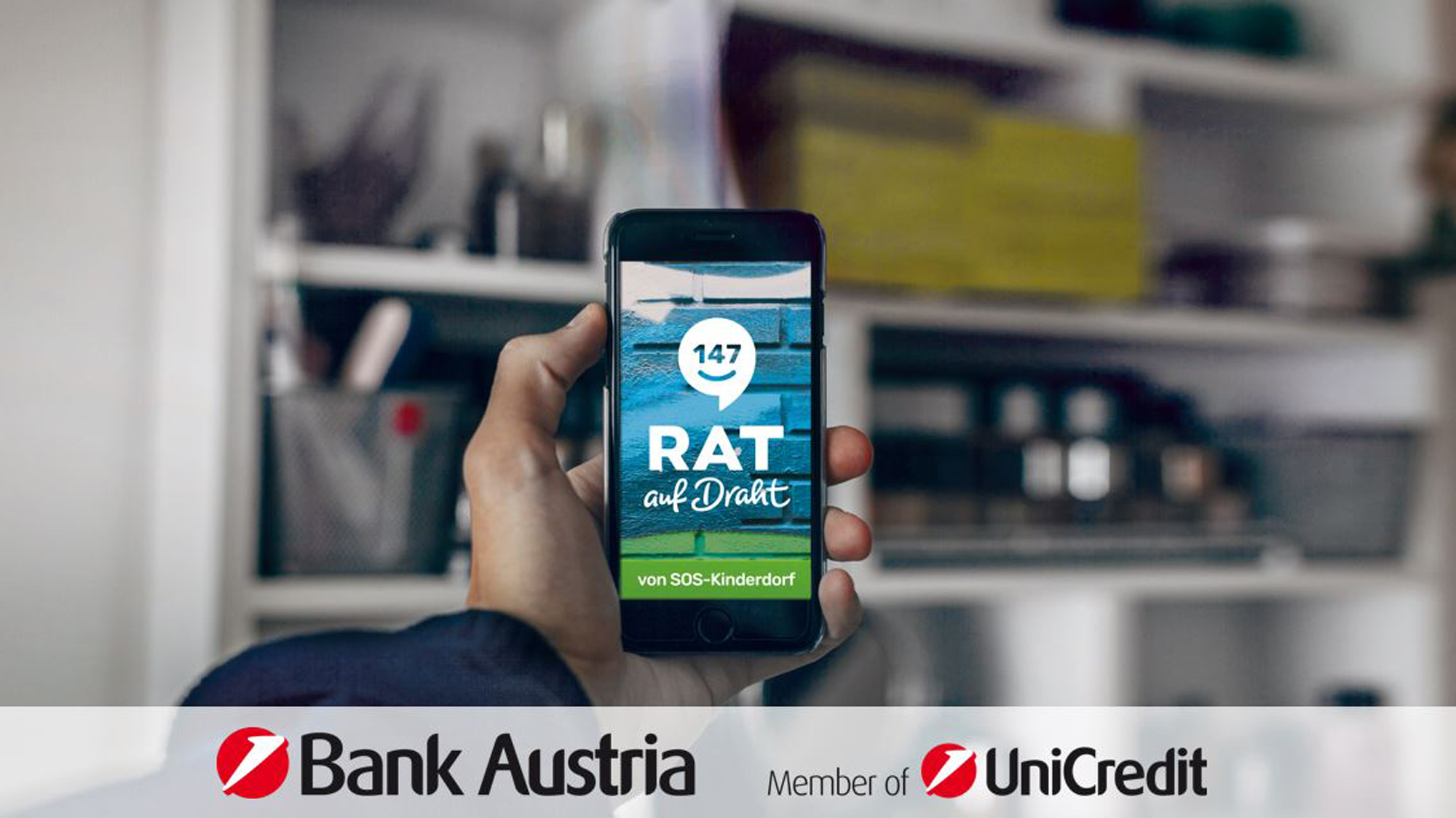 Handy mit Logo von Rat auf Draht, Logo von Bank Austria und UniCredit