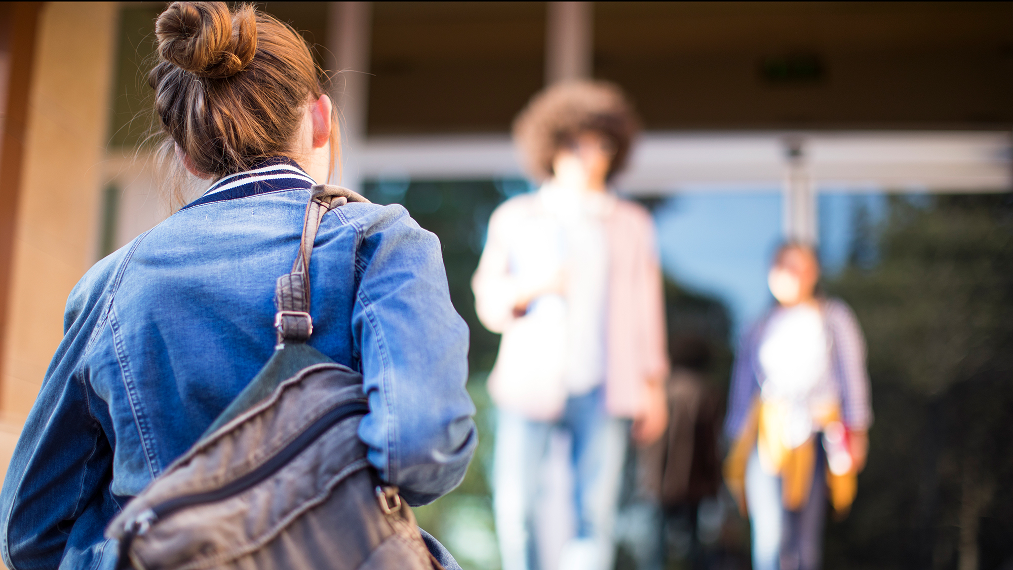 Mädchen mit Rucksack